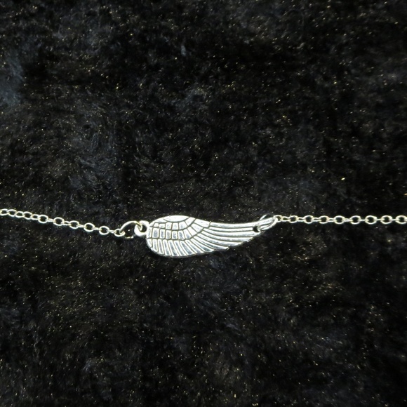 🦋Brand NEW! Silver Angel Wing Bracelet - Picture 2 of 4